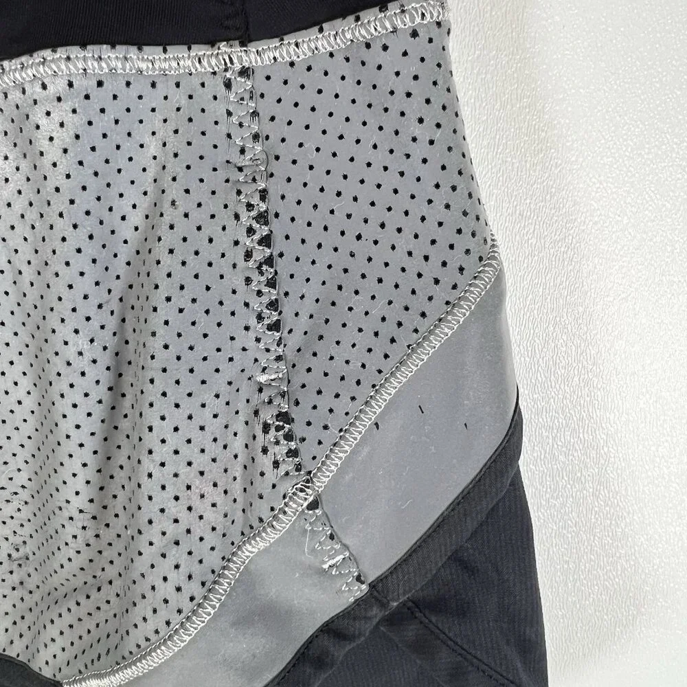 Lululemon Shorts Women 4 Black Gray Speed Up Reflective Short Swift Fabric Run‎